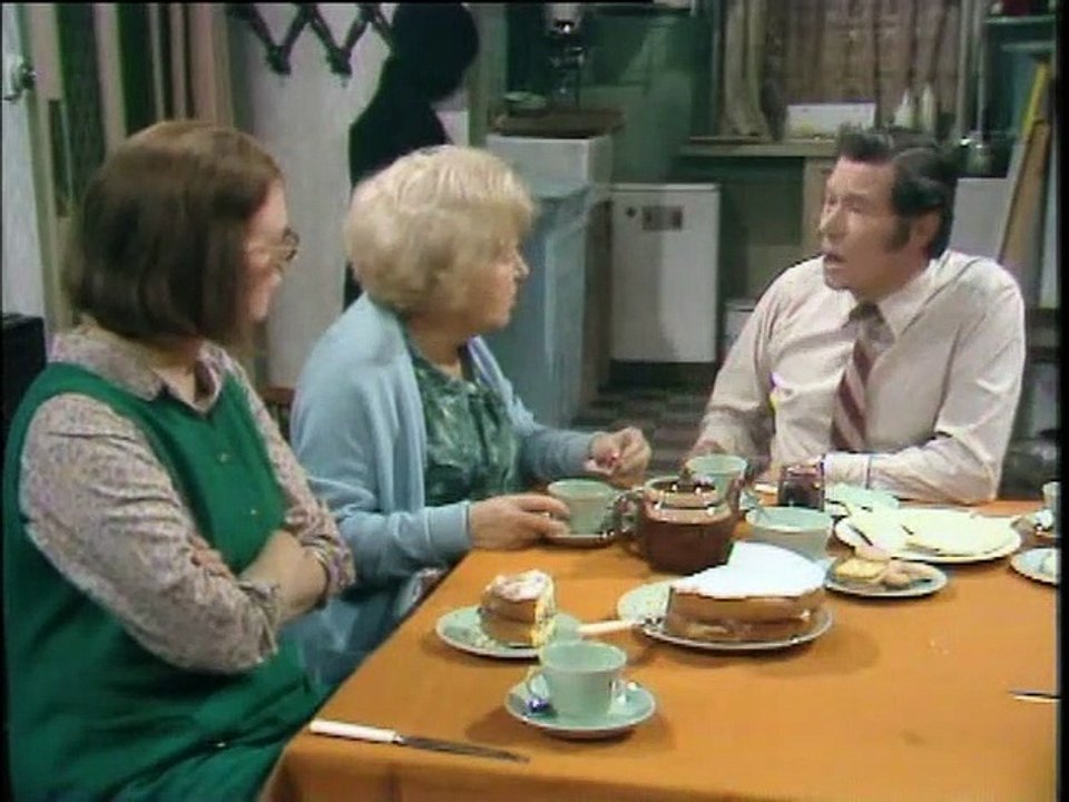 On The Buses - S05 - E08 - The New Nurse