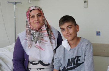 13 YAŞINDAKİ RIDVAN, ANNESİNDEN NAKLEDİLEN BÖBREKLE HAYATA TUTUNDU