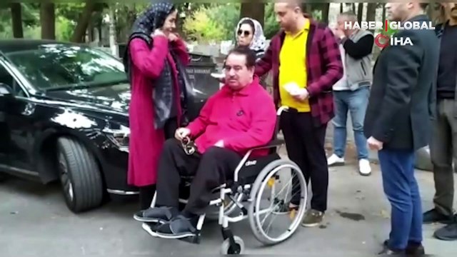 İbrahim Tatlıses, Derya Tuna'yı acı gününde yalnız bırakmadı! Sarılarak gözyaşı döktüler