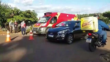 Homem tem suspeita de fratura após colisão entre moto e BMW