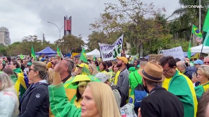 Apoiantes de Bolsonaro pedem "intervenção militar"