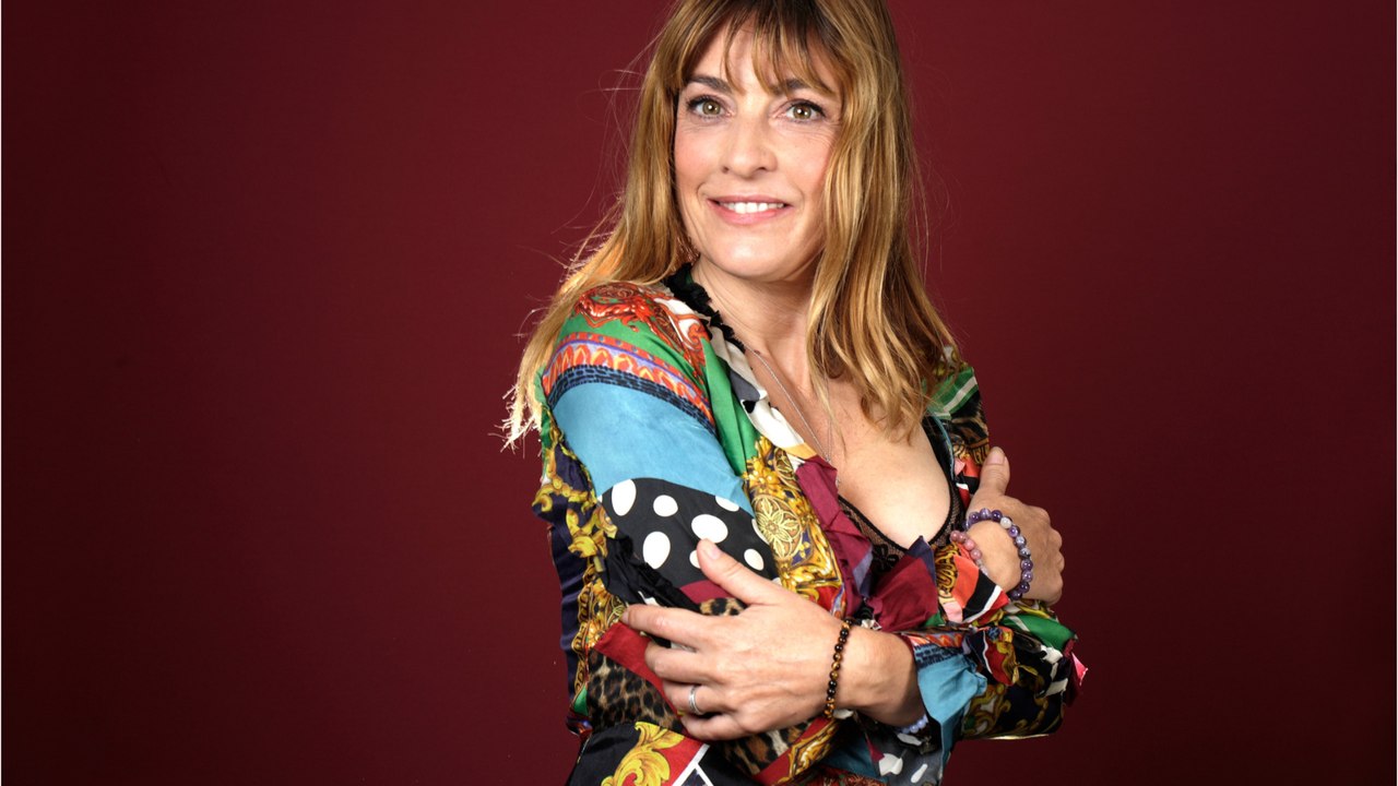 Voici - Eve Angeli mariée : elle donne des indices sur l'identité de son mari de 12 ans son aîné