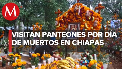 En Chiapas los panteones se llenan de gente por el día de muertos