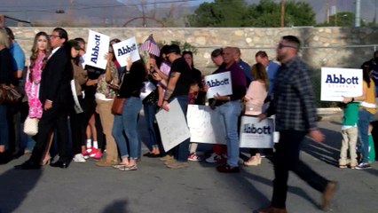 Gobernador de Texas realiza breve visita de campaña en El Paso