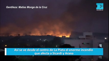 Así se ve desde el centro de La Plata el enorme incendio que afecta a Sicardi y Arana