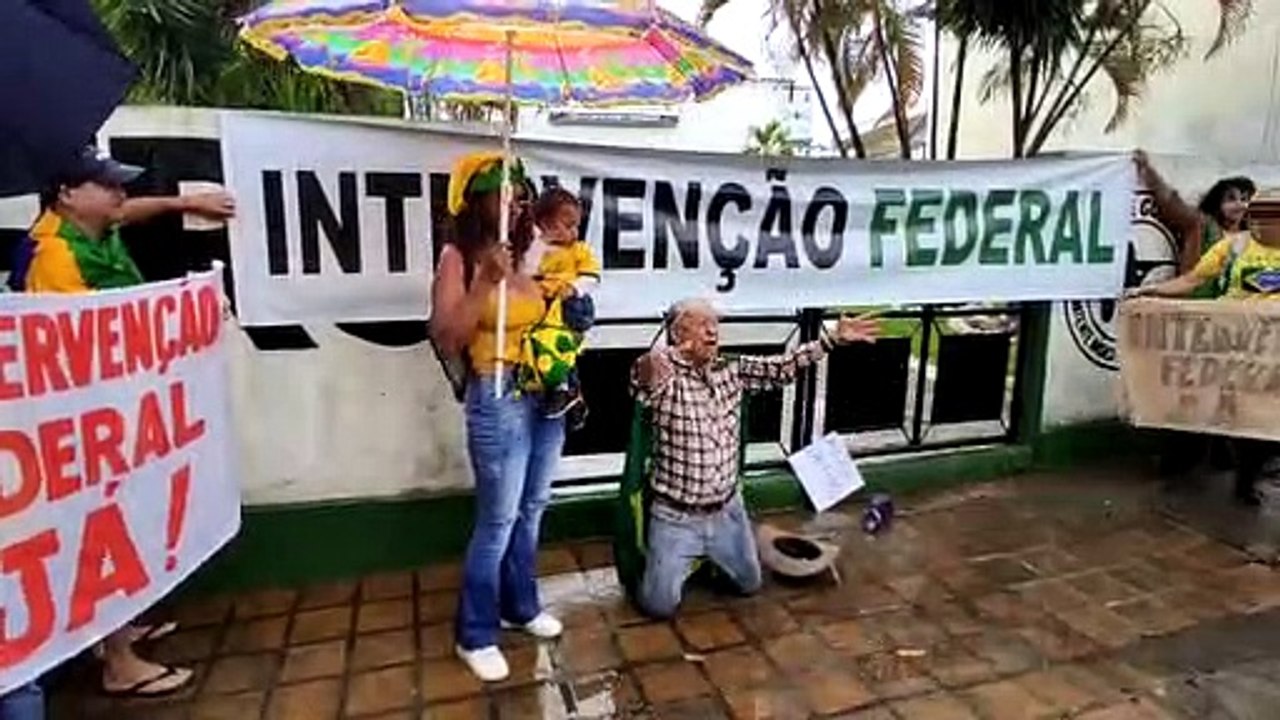 Idoso Clama Por Interven O Do Ex Rcito Em Manifesta O Pr Bolsonaro