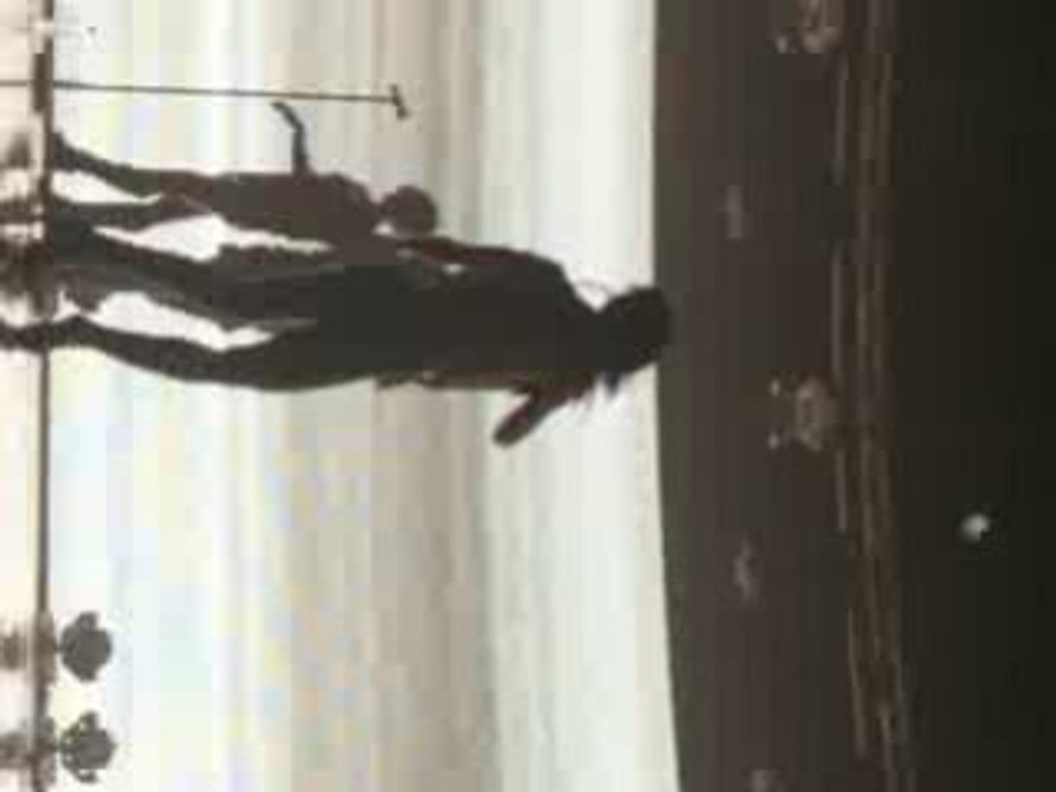 Jenifer le 3mars2008 chante "mal lunée"