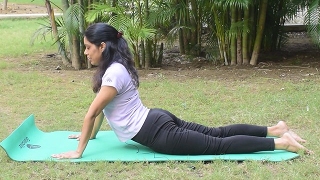 सिर्फ 5 मिनट करें ये योगा हाथों का फैट हो जाएगा गायब | How to Reduce Arm Fat |Boldsky *Yoga