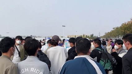 China confina la zona alrededor de la mayor fábrica mundial de teléfonos iPhone