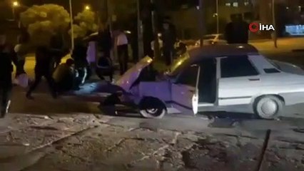 Polis ekip aracı ile otomobil çarpıştı: 3 yaralı
