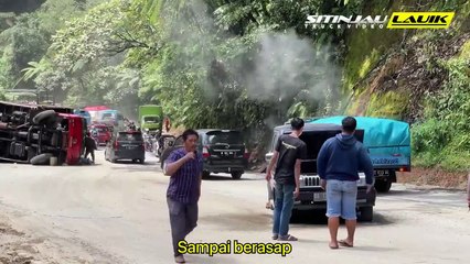 Detik-Detik Solar Truk Bocor, Na'as Truk Terbalik L300 Rem Blong Hari Ini di Sitinjau Lauik