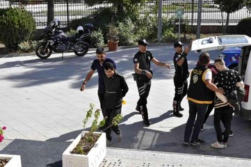 Fethiye'de kendini polis olarak tanıtan 2 gaspçı tutuklandı