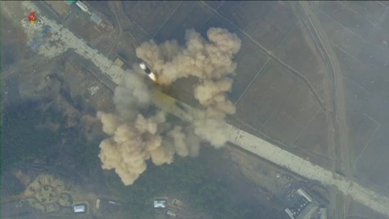 Corea del Norte vuelve a lanzar tres nuevos misiles