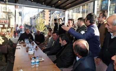 Bakan Akar Hakkari'de esnafı ziyaret etti