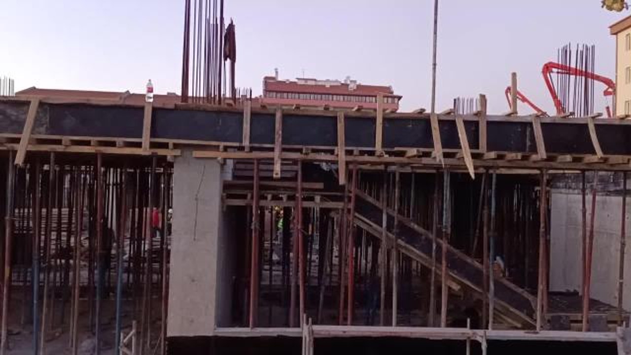 Çorum'da Bedesten İnşaatı Çöktü: 2 İşçi Yaralandı