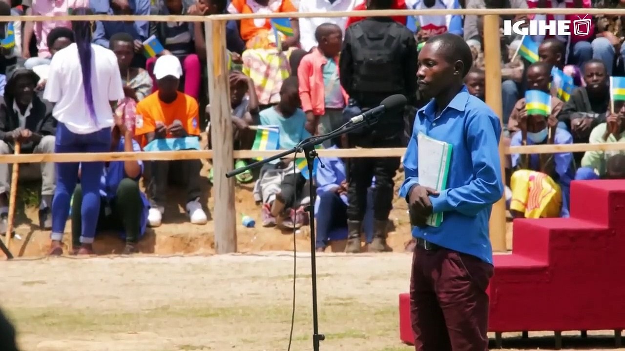 Perezida Kagame yakiriye ibibazo by'abaturage bo mu Ruhango __ Bimwe byahise bikemuka