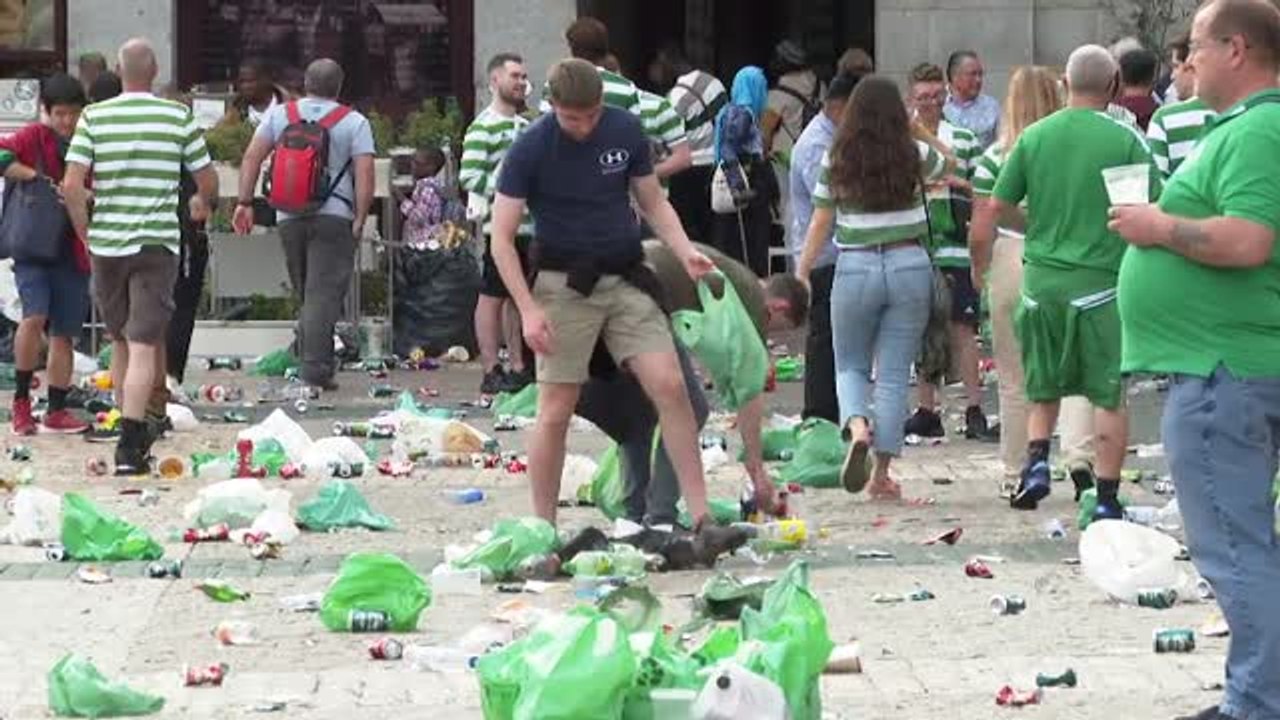 Pocos incidentes y montañas de basura tras el paso de los aficionados del Celtic de Glasgow por Madrid