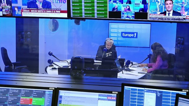 Le Figaro victime d'un canular, les audiences mensuelles des chaînes et une nouvelle série Netflix inspirée de Sandrine Rousseau