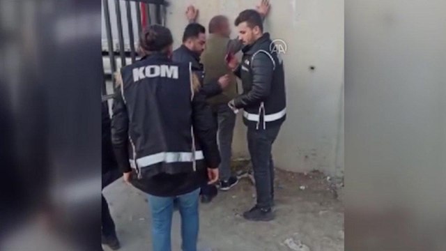 Çikolata ambalajıyla kaçakçılık videosunu sosyal medyadan paylaşan şüpheli yakalandı