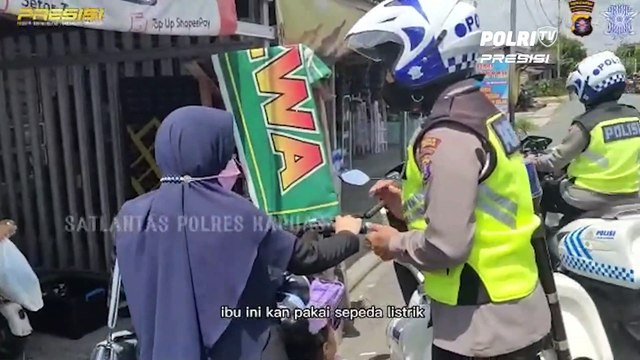 Polres Kapuas Laksanakan Harkamtibmas & Pengayoman Tertib Lalu Lintas Melalui PAIS KANDAS Patroli Humanis Srikandi Satlantas