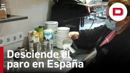 El paro cae en 27.027 personas