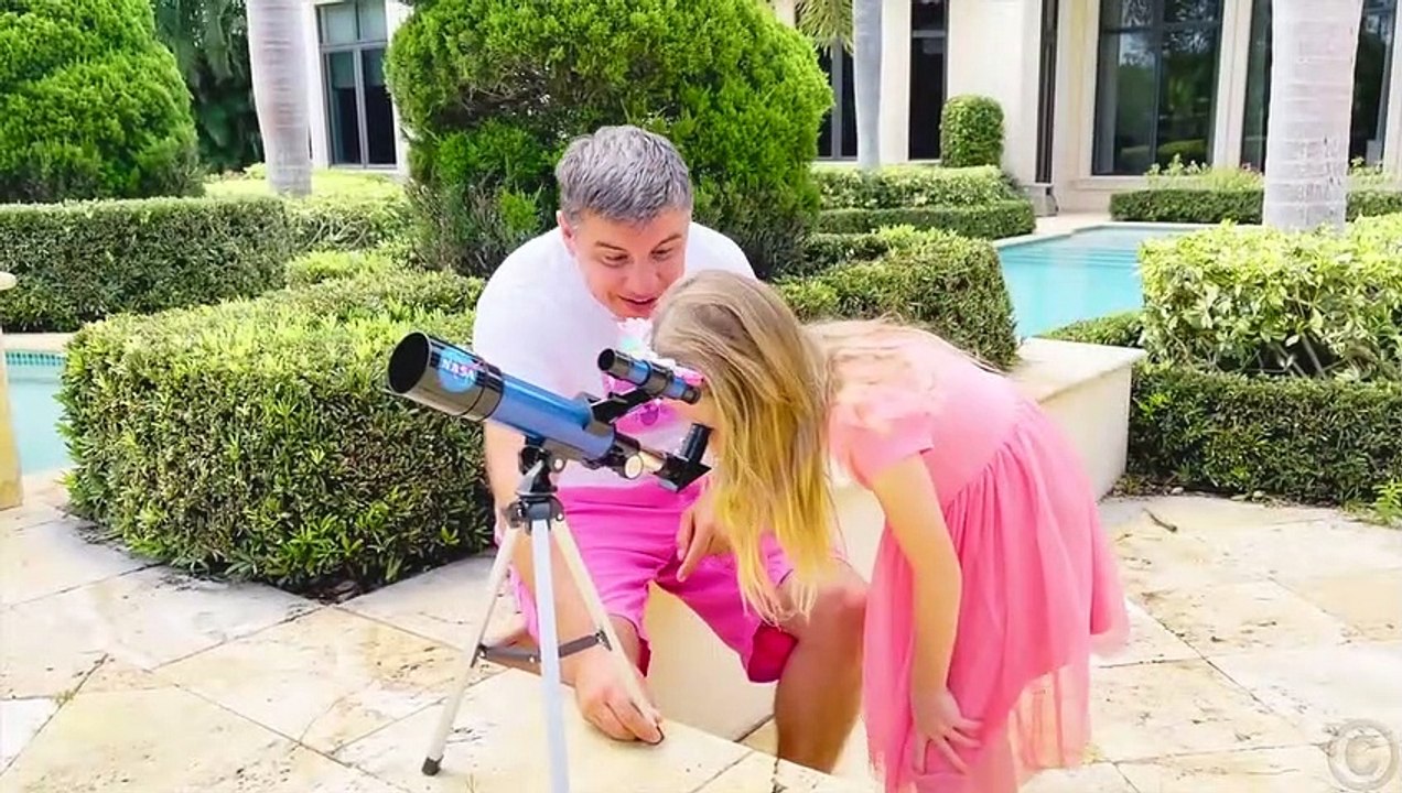 Nastya flew into space to save aliens-Cartoon Zone