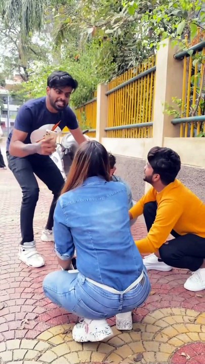 ये साले कमिने दोस्तो तकलीफ भी बताने नहीं देते