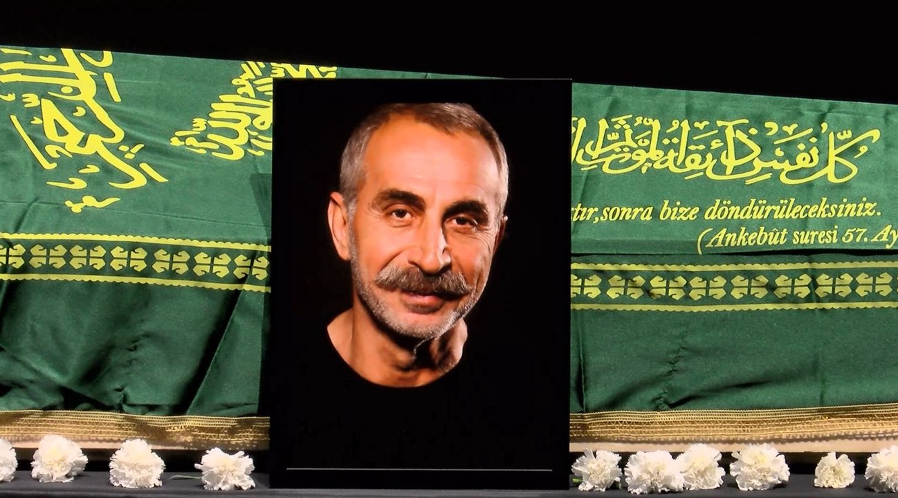 Rıza Akın için Atlas Sineması’nda tören düzenlendi, eşi gözyaşlarına boğuldu