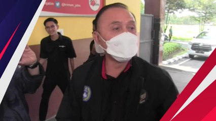 Penuhi Panggilan Penyidik Polda Jatim, Ketum PSSI Tenteng Banyak Dokumen Pendukung