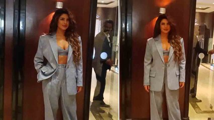 Priyanka Chopra looks Superhot as She Gets Clicked at Taj Lands End in Bandra | FilmiBeat