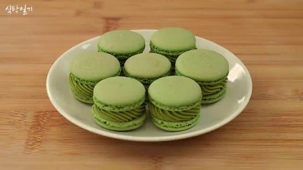 How to Make Macarons at Home (Beginner Recipe, Matcha Green Tea Macarons with Buttercream Filling)