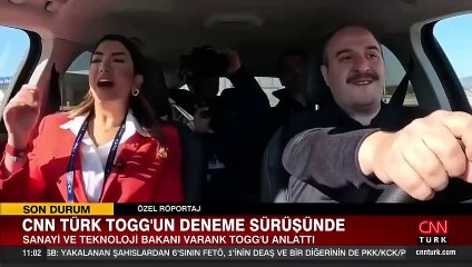 Télécharger la video: CNN Türk muhabiri Fulya Öztürk'ün, TOGG'un deneme sürüşü sırasındaki tepkisi olay oldu