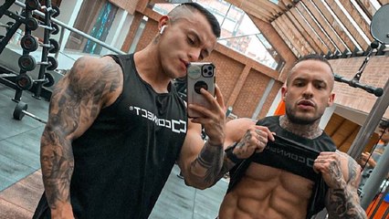 Jay Trainer en Flash Fashion