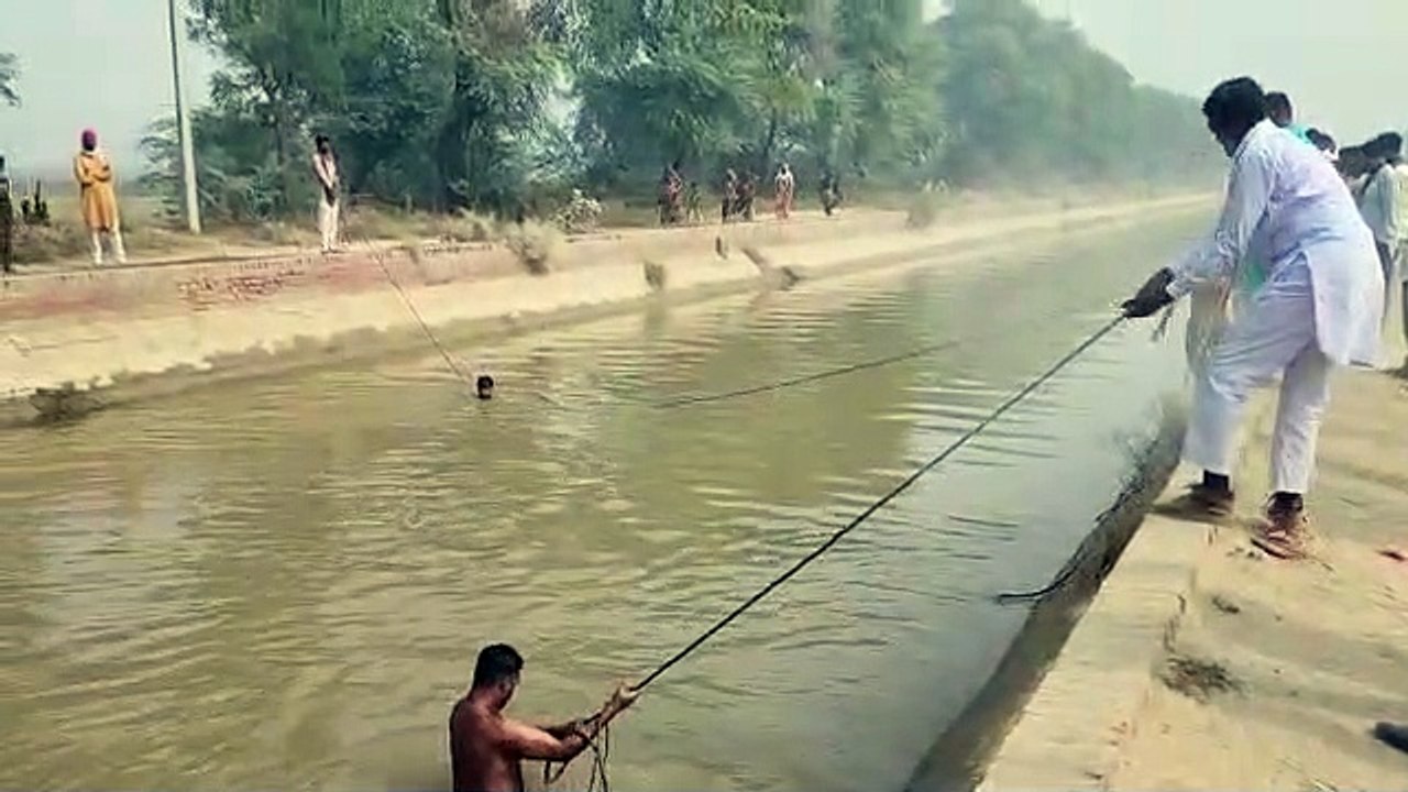 Youth fell in canal with bike, divers took out dead body