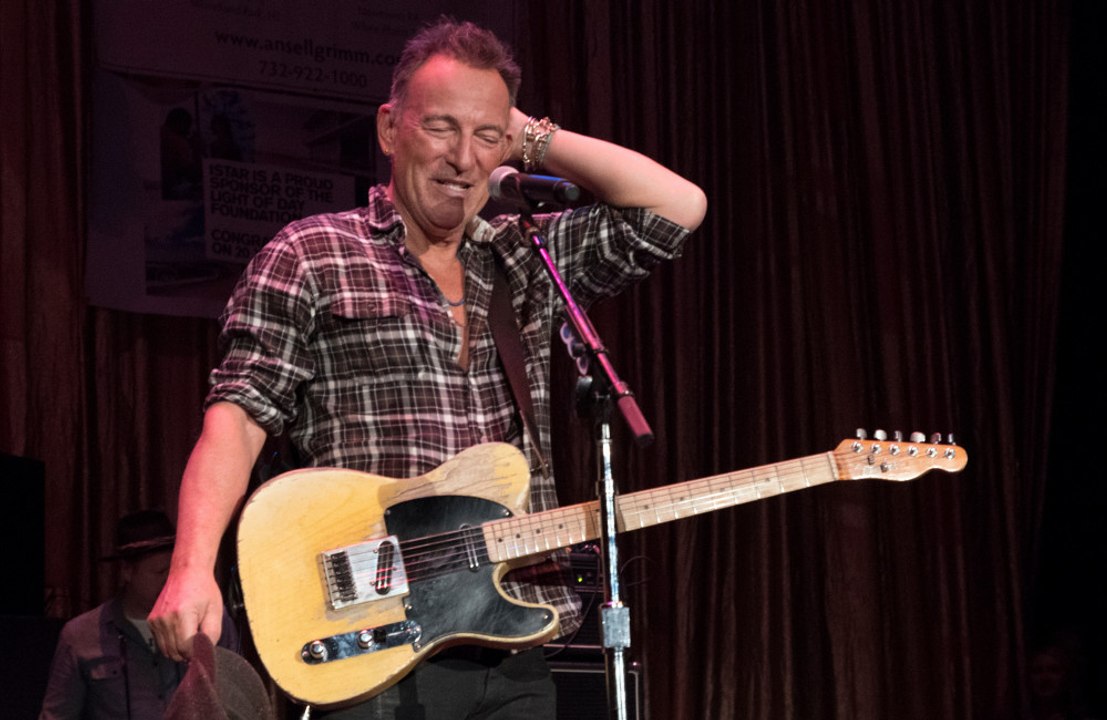Bruce Springsteen says Taylor Swift is a "tremendous writer" while praising her album 'Midnights'