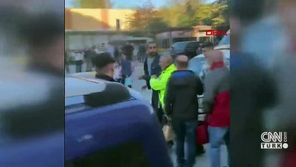 Atatürk anıtına baltayla saldırdı