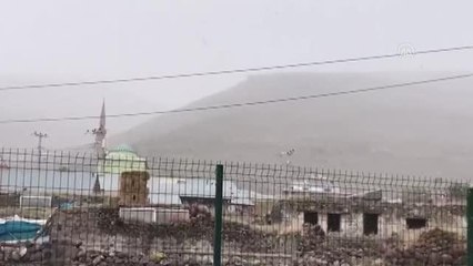 Ardahan'ın yüksek kesimlerinde kar yağışı etkili oluyor