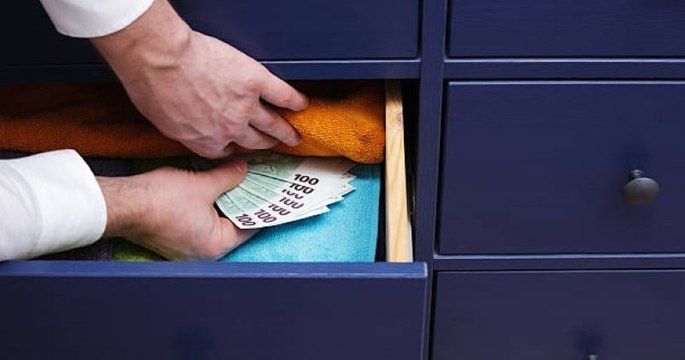 Il gagne 30 millions d'euros mais ne dit rien à ses proches par peur qu'ils ne deviennent « arrogants et paresseux »