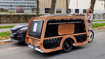La « Corbicylette », un vélo-corbillard pour des enterrements silencieux