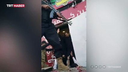 Saldırıya uğrayan İmran Han, halkı selamladı.