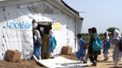 Más de 2 millones de niños no pueden ir al colegio por inundaciones en Pakistán