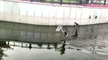 Kanala düşen kediyi itfaiye kurtardı