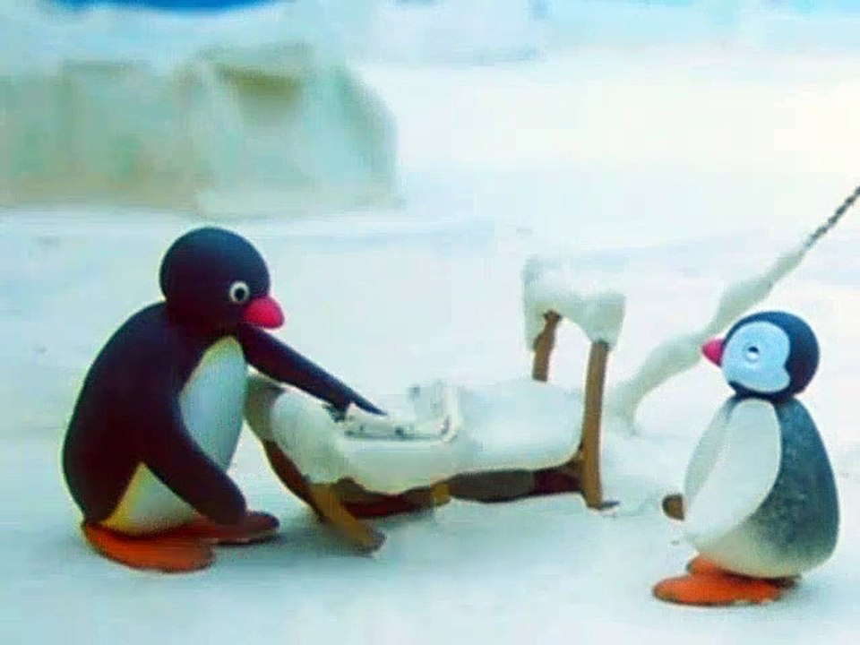 Pingu S02E26 pingu builds a snowman