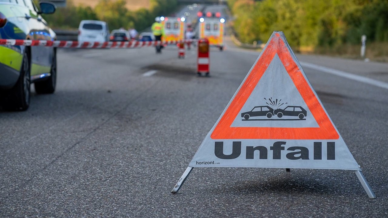Frau wird von eigenem Auto überfahren