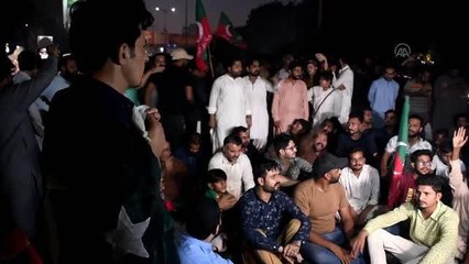 Pakistan'da İmran Han'ın saldırıya uğramasının ardından protestolar başladı