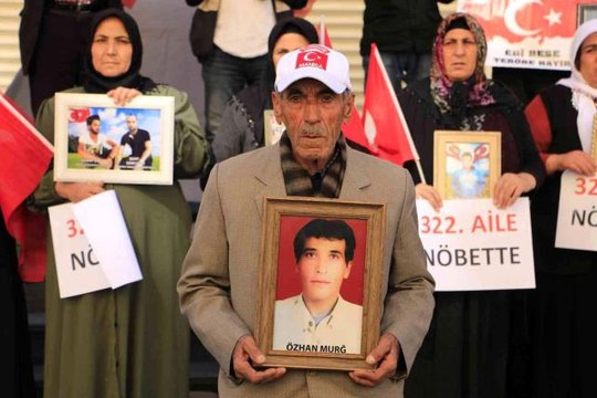 Aileler nöbete devam ederken, katılım çığ gibi büyüyor