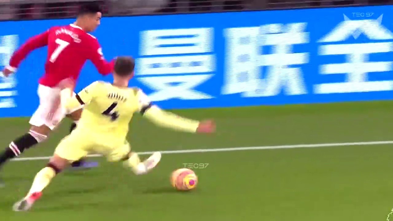 Football moments when 1 vs 1 isn't fair