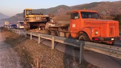 Yolcu otobüsü ile iş makinesi taşıyan tırın çarpışması sonucu 1 kişi öldü