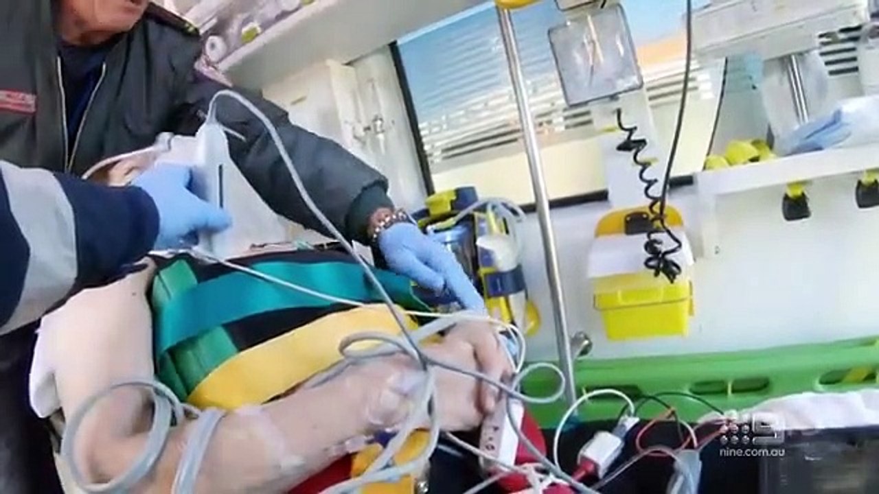 Paramedics - Se2 - Ep10 HD Watch HD Deutsch