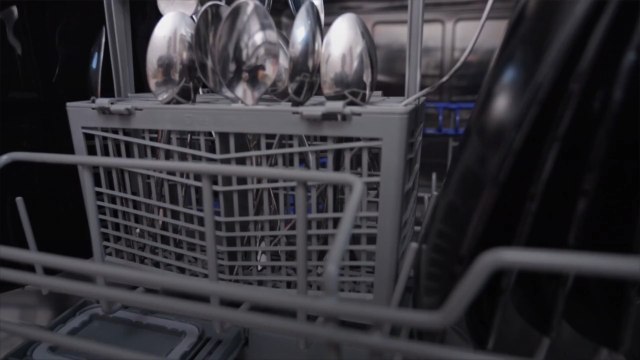 Apparently No One Knew Their Dishwasher s Top Rack Could Be Raised And Lowered